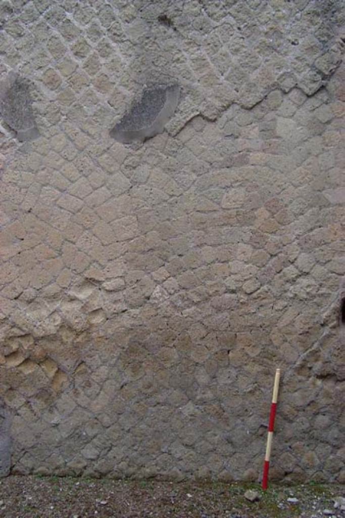 Ins Or II, 10, Herculaneum. January 2002. North wall of shop room.
Photo courtesy of Nicolas Monteix.